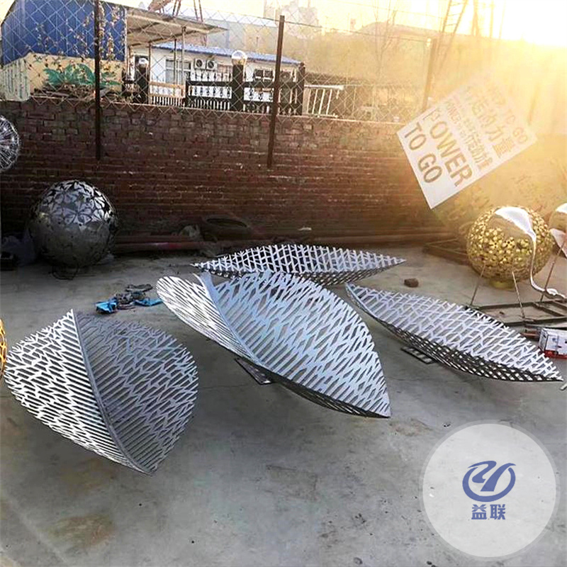 定制大型不銹鋼鏡面雕塑水霧門月亮圓環(huán)浪花魔方戶外景觀園林金屬
