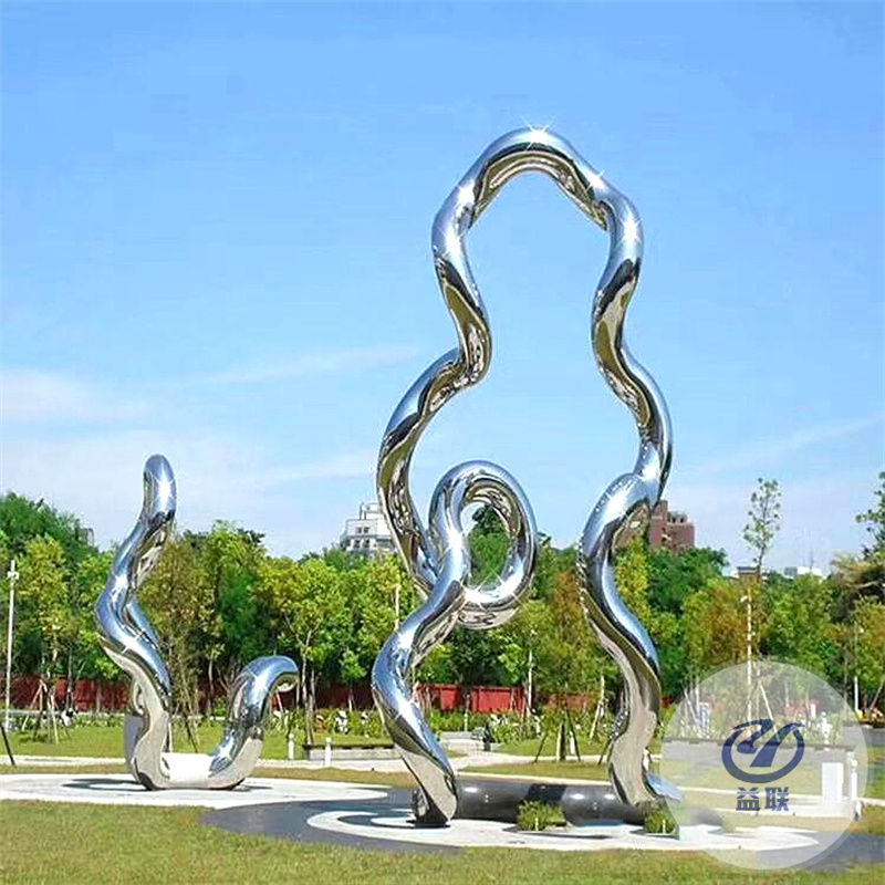 型不銹鋼月亮圓環(huán)雕塑定制圓形金屬鏤空戶外水霧門景觀裝飾擺件