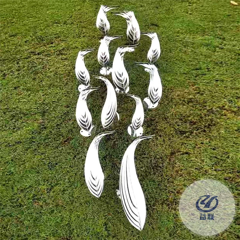戶外大型金屬鐵藝不銹鋼雕塑定制廠家鏡面魚(yú)鏤空球圓環(huán)校園林景觀